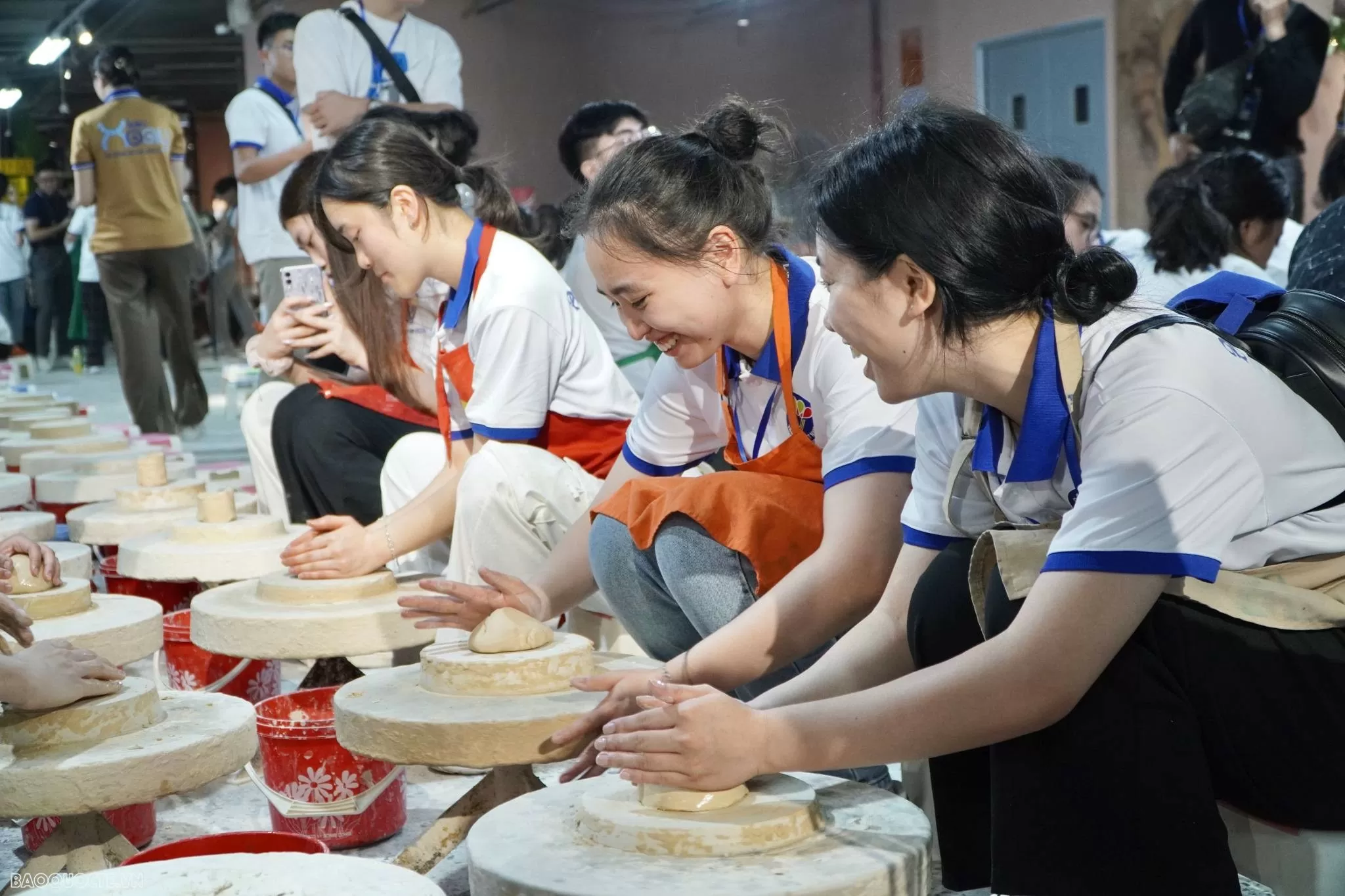 Trại hè Việt Nam 2024: Thanh niên kiều bào bày tỏ lòng biết ơn Chủ tịch Hồ Chí Minh Trại hè Việt Nam 2024: Thanh niên kiều bào bày tỏ lòng biết ơn Chủ tịch Hồ Chí Minh