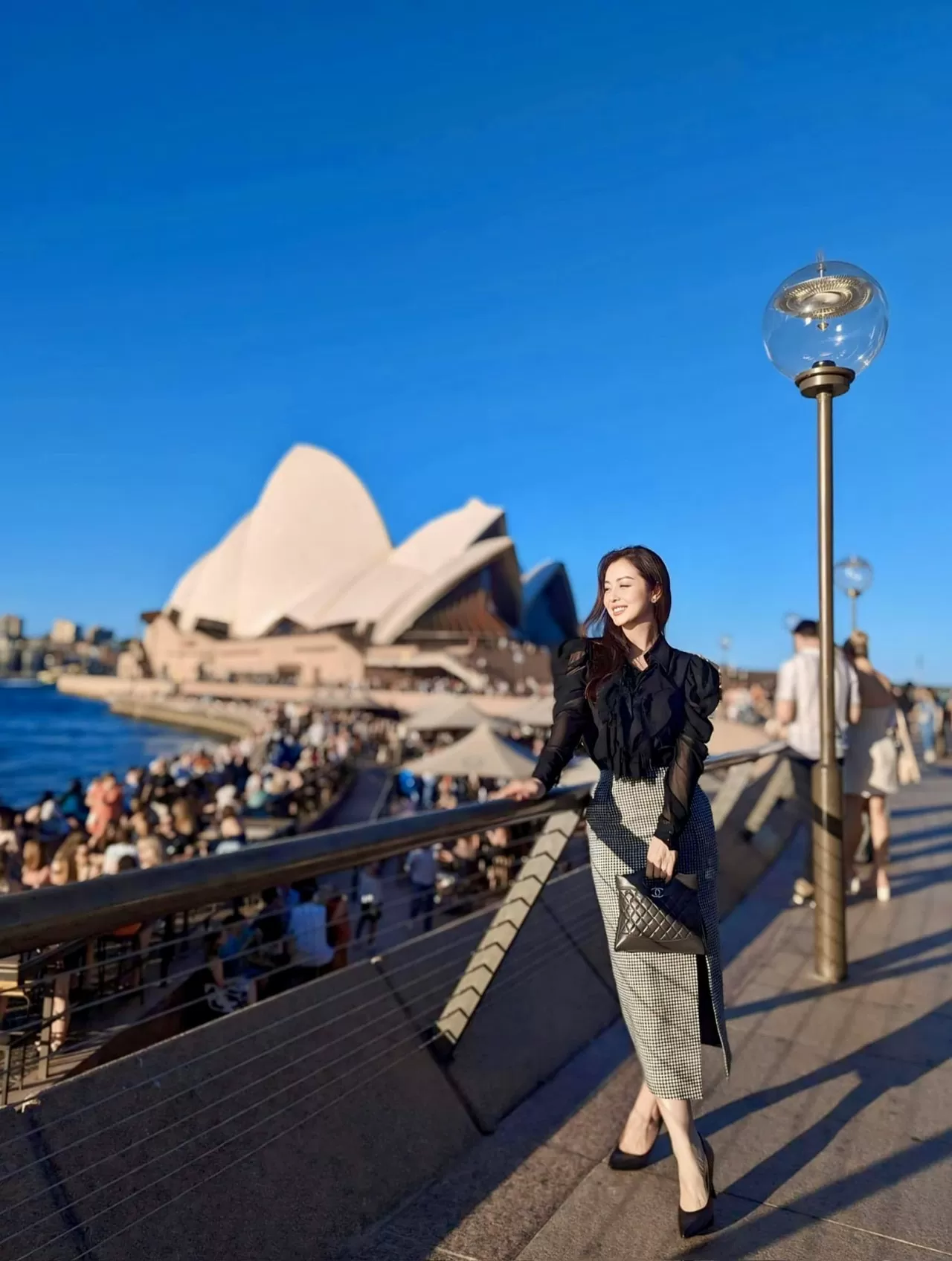 Jennifer Phạm mặc gì khi đi chơi?