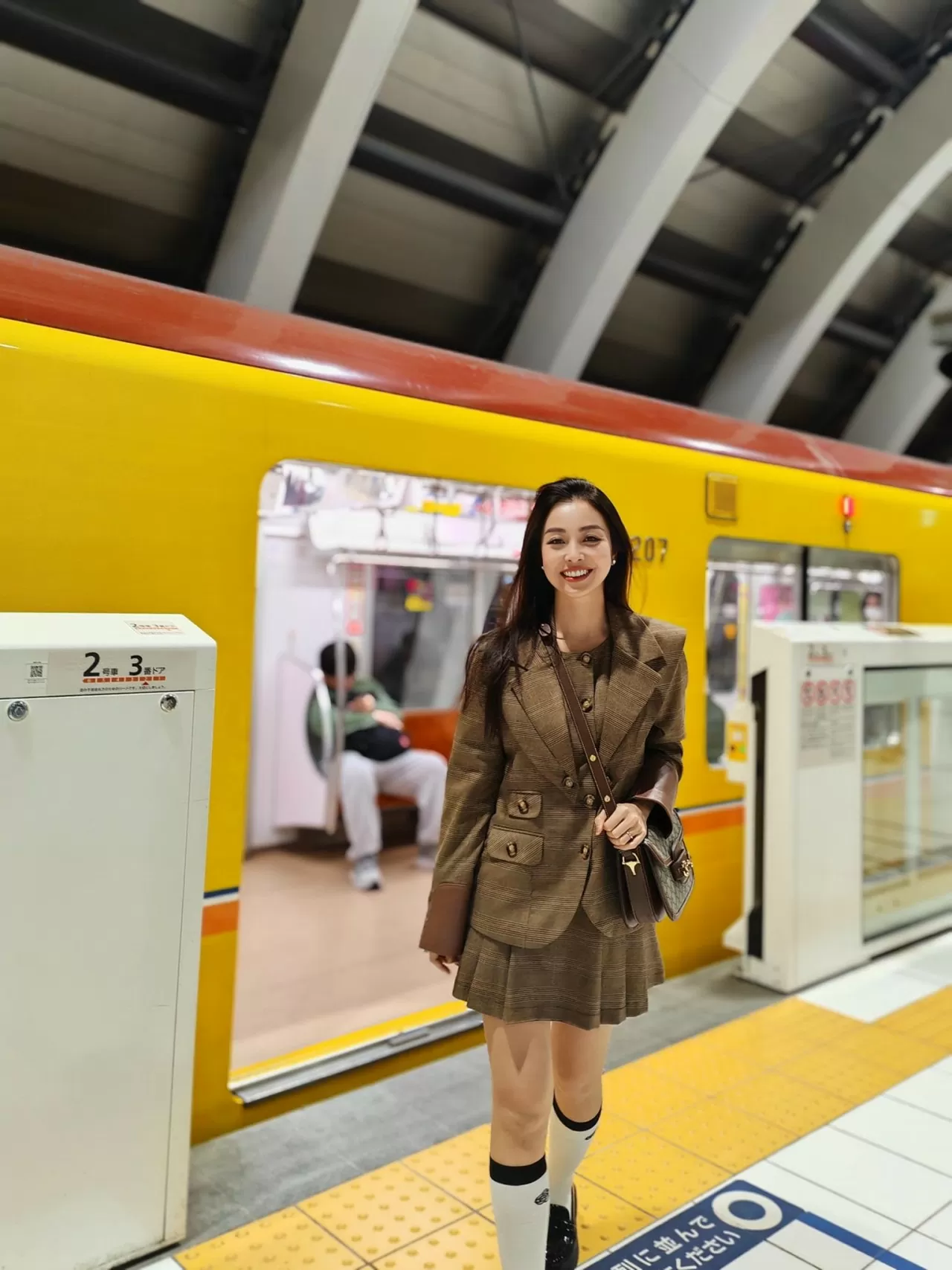 Jennifer Phạm mặc gì khi đi chơi?