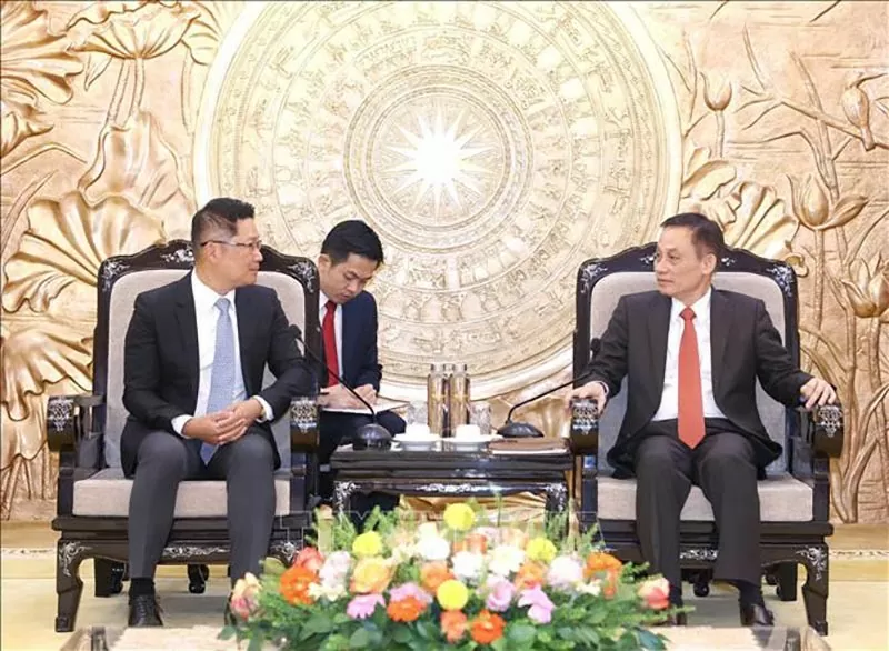 Trưởng ban Đối ngoại Trung ương Lê Hoài Trung tiếp Phó Trưởng ban Đối ngoại Trung ương Đảng Nhân dân Cách mạng Lào Valaxay Lenhsavad. (Nguồn: TTXVN) Trưởng ban Đối ngoại Trung ương Lê Hoài Trung tiếp Phó Trưởng ban Đối ngoại Trung ương Đảng Nhân dân Cách mạng Lào Valaxay Lenhsavad. (Nguồn: TTXVN)
