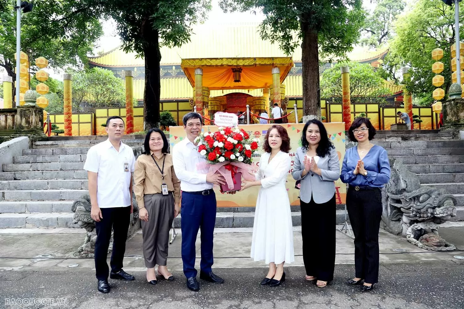 Con em cán bộ ngành Ngoại giao thích thú khám phá giá trị văn hóa, lịch sử độc đáo của di sản Hoàng thành Thăng Long Con em cán bộ ngành Ngoại giao thích thú khám phá giá trị văn hóa, lịch sử độc đáo của di sản Hoàng thành Thăng Long
