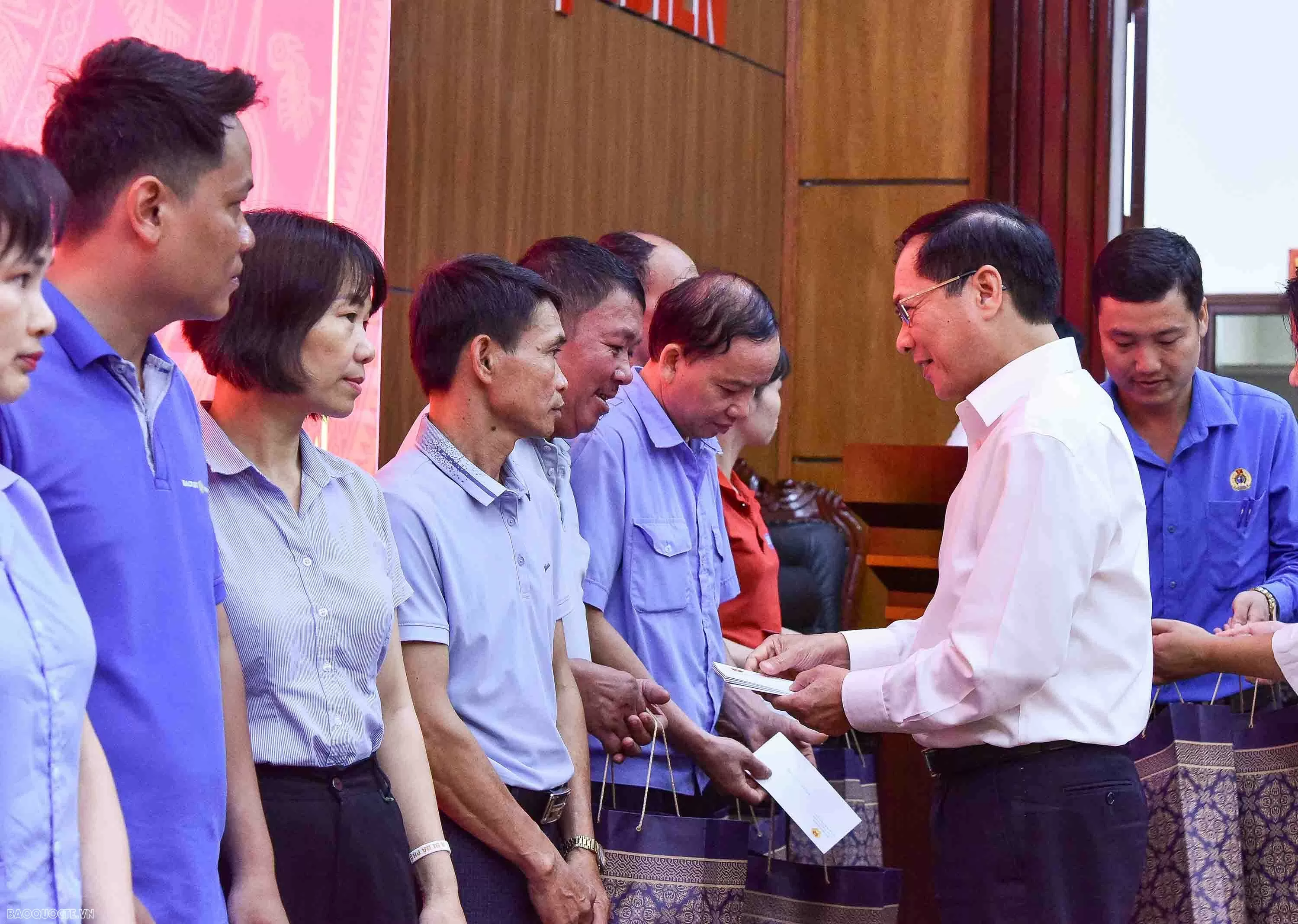Bộ trưởng Ngoại giao Bùi Thanh Sơn thăm và làm việc tại tỉnh Điện Biên Bộ trưởng Ngoại giao Bùi Thanh Sơn thăm và làm việc tại tỉnh Điện Biên
