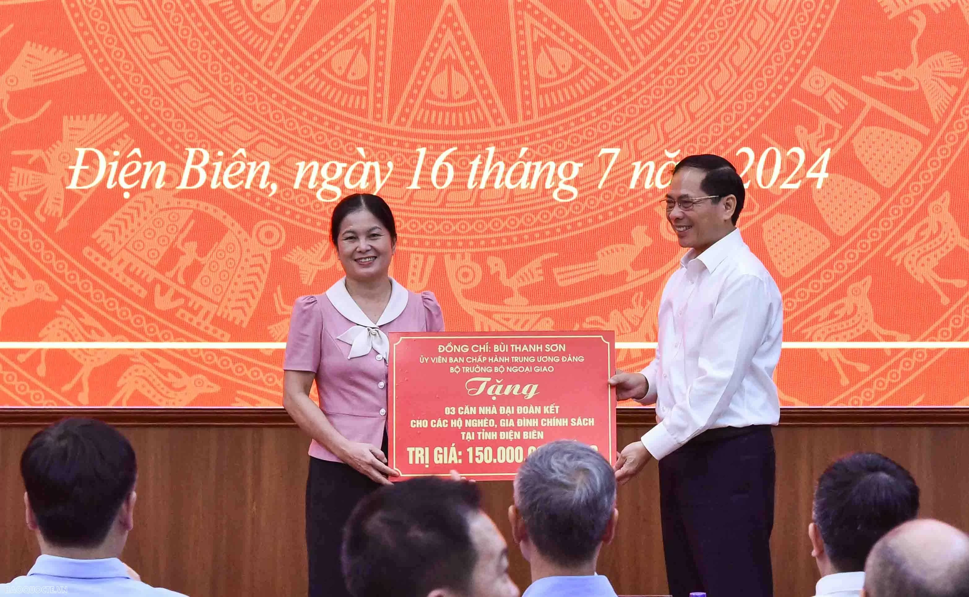 Bộ trưởng Ngoại giao Bùi Thanh Sơn thăm và làm việc tại tỉnh Điện Biên Bộ trưởng Ngoại giao Bùi Thanh Sơn thăm và làm việc tại tỉnh Điện Biên