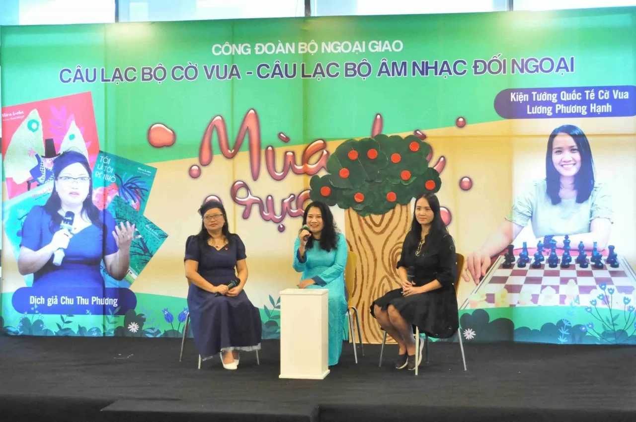 Bồi dưỡng tình yêu ngành, yêu nghề và gắn bó với cha mẹ của con em ngành Ngoại giao Bồi dưỡng tình yêu ngành, yêu nghề và gắn bó với cha mẹ của con em ngành Ngoại giao