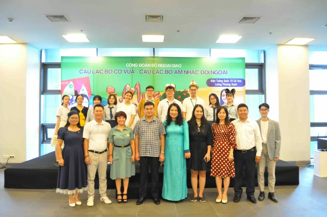 Bồi dưỡng tình yêu ngành, yêu nghề và gắn bó cha mẹ của con em ngành ngoại giao Bồi dưỡng tình yêu ngành, yêu nghề và gắn bó cha mẹ của con em ngành ngoại giao