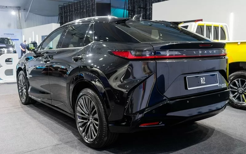 Cận cảnh xe điện Lexus RZ 450e vừa ra mắt tại Malaysia, giá 2,2 tỷ đồng Cận cảnh xe điện Lexus RZ 450e vừa ra mắt tại Malaysia, giá 2,2 tỷ đồng