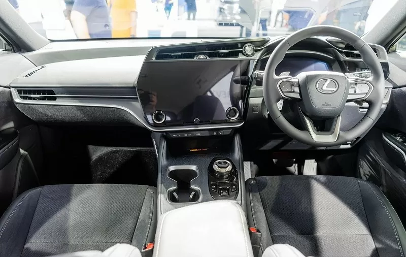 Cận cảnh xe điện Lexus RZ 450e vừa ra mắt tại Malaysia, giá 2,2 tỷ đồng Cận cảnh xe điện Lexus RZ 450e vừa ra mắt tại Malaysia, giá 2,2 tỷ đồng