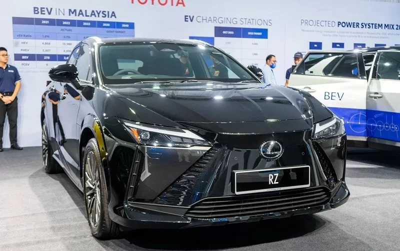 Cận cảnh xe điện Lexus RZ 450e vừa ra mắt tại Malaysia, giá 2,2 tỷ đồng Cận cảnh xe điện Lexus RZ 450e vừa ra mắt tại Malaysia, giá 2,2 tỷ đồng
