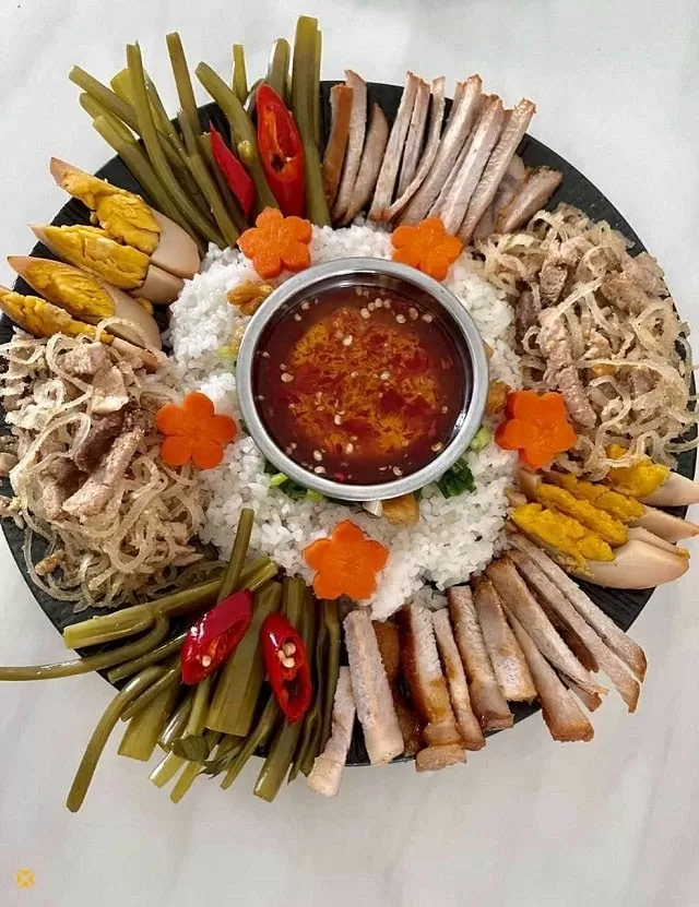 Món Cơm tấm Long Xuyên do chủ kênh ẩm thực: Ngô Hoàng Oanh – Cuộc sống Malaysia thực hiện. Món Cơm tấm Long Xuyên do chủ kênh ẩm thực: Ngô Hoàng Oanh – Cuộc sống Malaysia thực hiện.