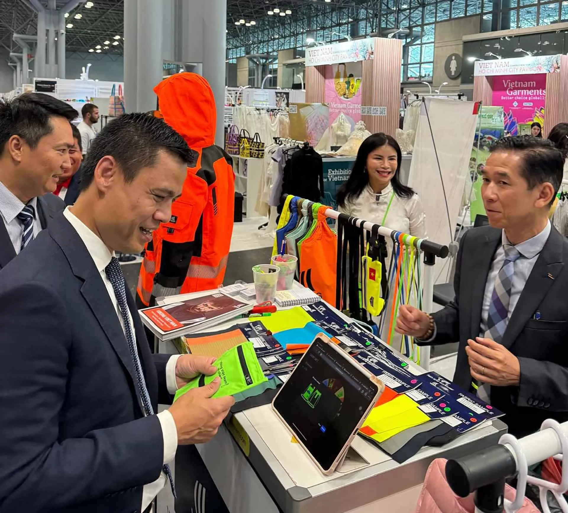 Doanh nghiệp Việt Nam quảng bá sản phẩm tại Hội chợ triển lãm dệt may và thời trang New York Doanh nghiệp Việt Nam quảng bá sản phẩm tại Hội chợ triển lãm dệt may và thời trang New York