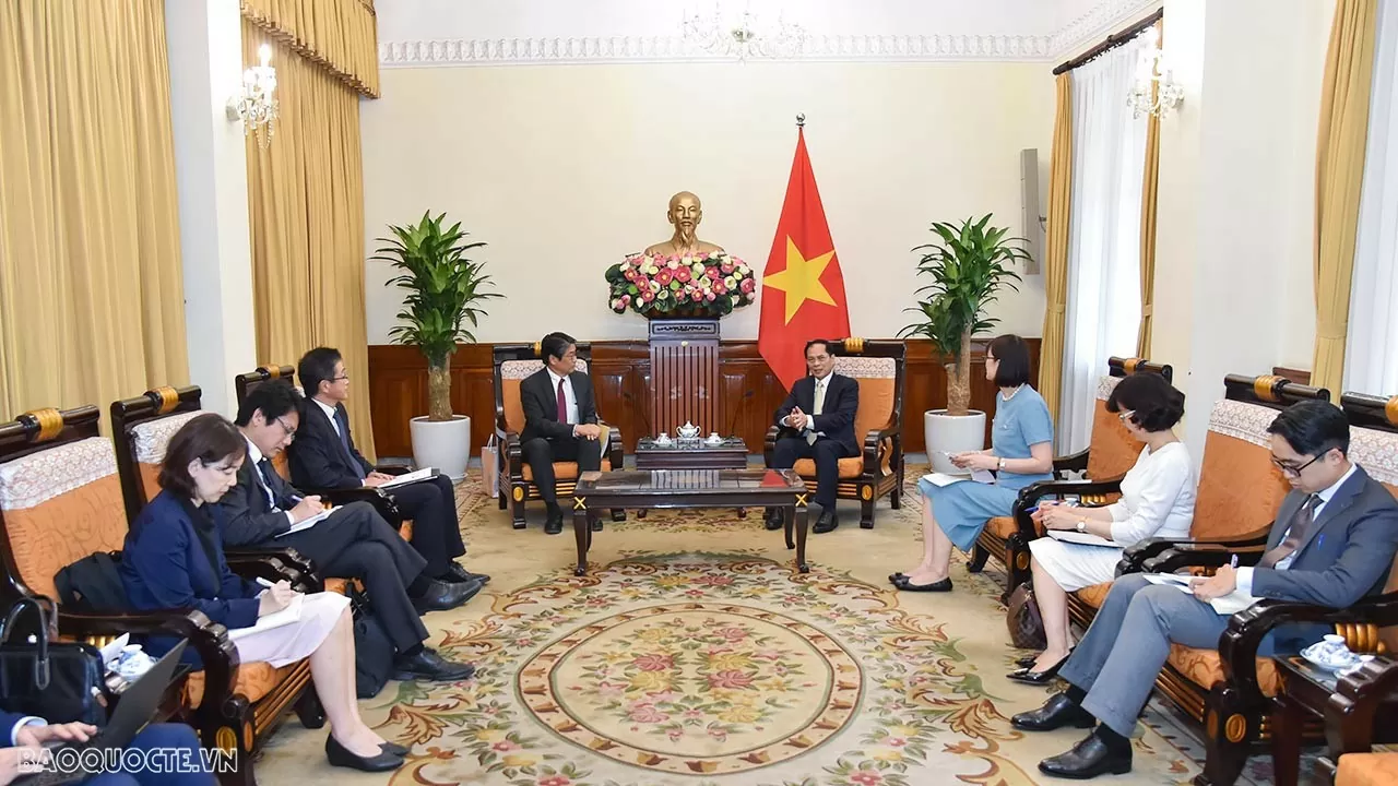 Bộ trưởng Ngoại giao Bùi Thanh Sơn tiếp tân Đại sứ Nhật Bản Ito Naoki, thúc đẩy hợp tác thực chất trong các lĩnh vực mới Bộ trưởng Ngoại giao Bùi Thanh Sơn tiếp tân Đại sứ Nhật Bản Ito Naoki, thúc đẩy hợp tác thực chất trong các lĩnh vực mới