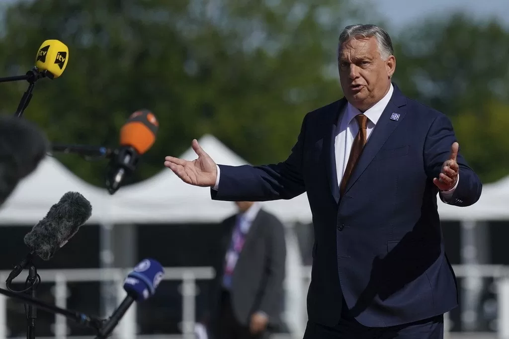Giữa lúc Hungary bị EU tẩy chay, một nước thành viên khác khẳng định không quay lưng, Ukraine kêu gọi đoàn kết Giữa lúc Hungary bị EU tẩy chay, một nước thành viên khác khẳng định không quay lưng, Ukraine kêu gọi đoàn kết