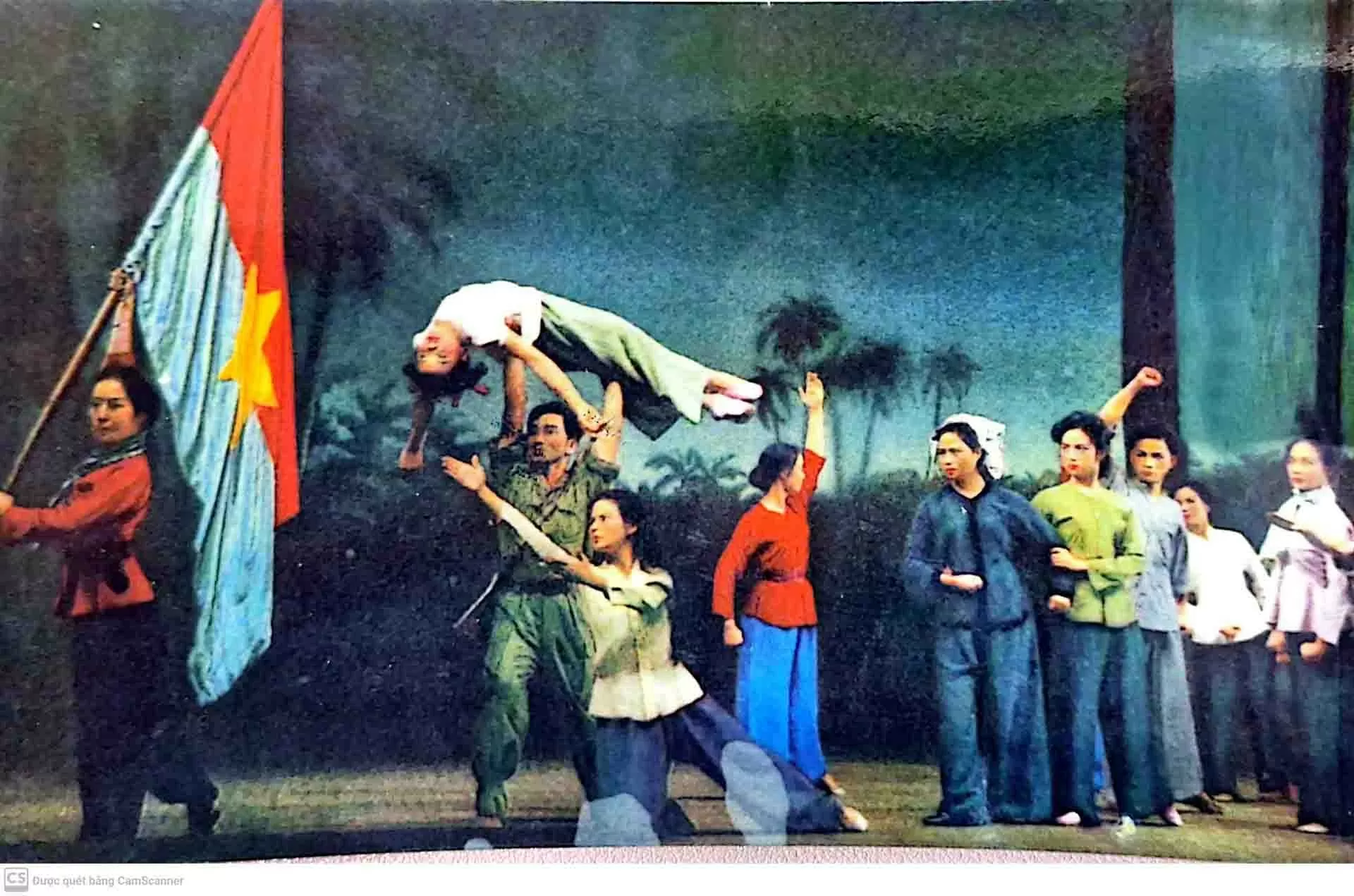 NSƯT Nguyễn Như Bình biểu diễn tác phẩm “Theo cờ giải phóng”. (Ảnh: NVCC) NSƯT Nguyễn Như Bình biểu diễn tác phẩm “Theo cờ giải phóng”. (Ảnh: NVCC)