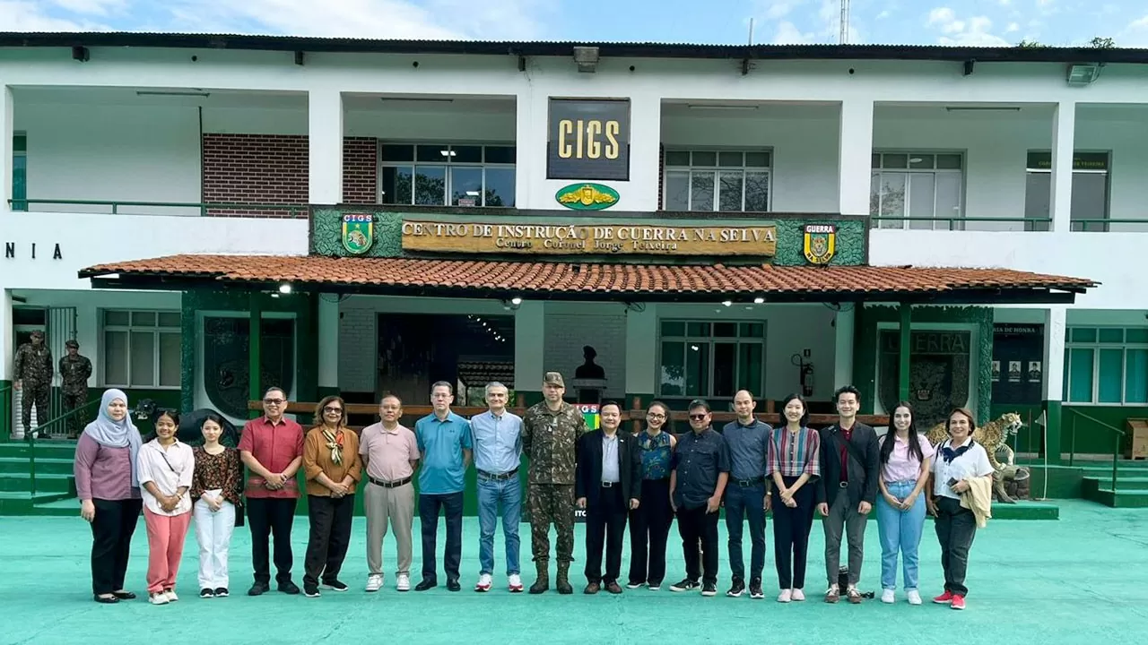 Đại sứ Bùi Văn Nghị tham gia đoàn các đại sứ ASEAN tại Brazil thăm và làm việc tại bang Amazonas Đại sứ Bùi Văn Nghị tham gia đoàn Ủy ban ASEAN tại Brazil thăm và làm việc tại bang Amazonas