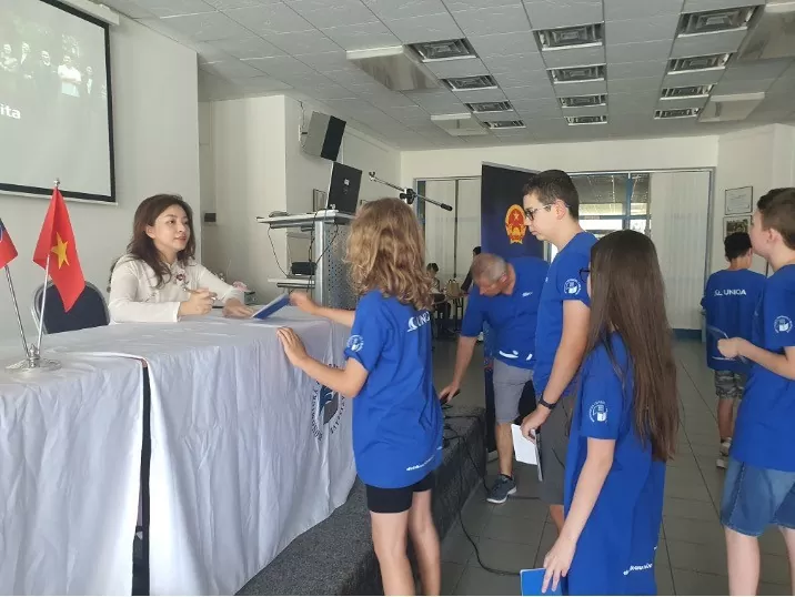 Trại hè ở Bratislava: Đưa hình ảnh Việt Nam gần gũi hơn tới thanh thiếu niên quốc tế ở Slovakia Trại hè ở Bratislava: Đưa hình ảnh Việt Nam gần gũi hơn tới thanh thiếu niên quốc tế tại Slovakia