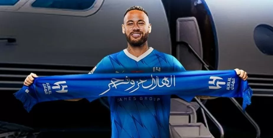 Neymar giơ khăn của Al Hilal trong ngày ra mắt. Ảnh: Al Hilal Neymar giơ khăn của Al Hilal trong ngày ra mắt. Ảnh: Al Hilal