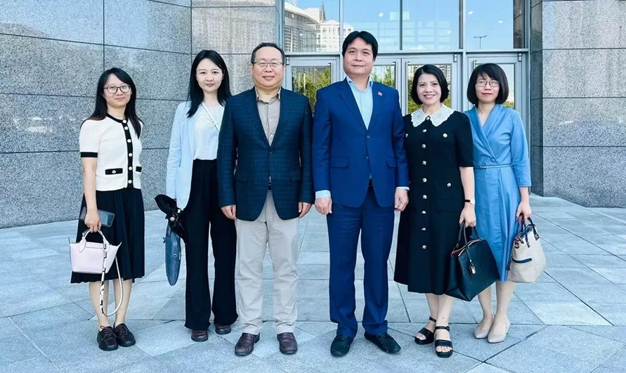 Tổng Lãnh sự Việt Nam tại Quảng Châu (Trung Quốc) Nguyễn Việt Dũng làm việc tại Bắc Kinh Tổng Lãnh sự Việt Nam tại Quảng Châu (Trung Quốc) Nguyễn Việt Dũng làm việc tại Bắc Kinh