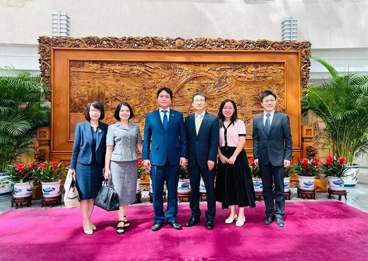 Tổng Lãnh sự Việt Nam tại Quảng Châu (Trung Quốc) Nguyễn Việt Dũng làm việc tại Bắc Kinh Tổng Lãnh sự Việt Nam tại Quảng Châu (Trung Quốc) Nguyễn Việt Dũng làm việc tại Bắc Kinh