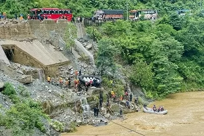 Ấn Độ hỗ trợ Nepal tìm kiếm nạn nhân trong thảm họa lở đất Ấn Độ hỗ trợ Nepal tìm kiếm nạn nhân trong thảm họa lở đất