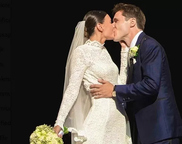 Ký tặng người hâm mộ trong ngày cưới, tiền đạo Chiesa được khen nức lời Ký tặng người hâm mộ trong ngày cưới, tiền đạo Chiesa được khen nức lời