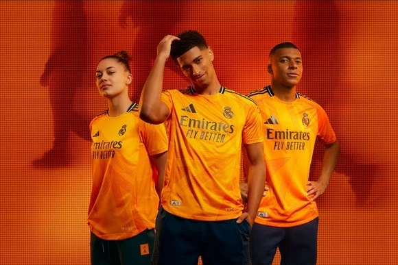 Mbappe rạng rỡ ra mắt trang phục thi đấu Real Madrid trên sân khách Mbappe rạng rỡ ra mắt trang phục thi đấu Real Madrid trên sân khách