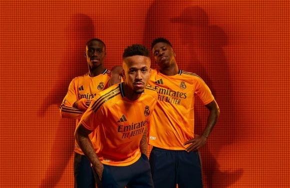 Mbappe rạng rỡ ra mắt trang phục thi đấu Real Madrid trên sân khách Mbappe rạng rỡ ra mắt trang phục thi đấu Real Madrid trên sân khách