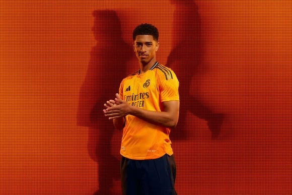 Mbappe rạng rỡ ra mắt trang phục thi đấu Real Madrid trên sân khách Mbappe rạng rỡ ra mắt trang phục thi đấu Real Madrid trên sân khách