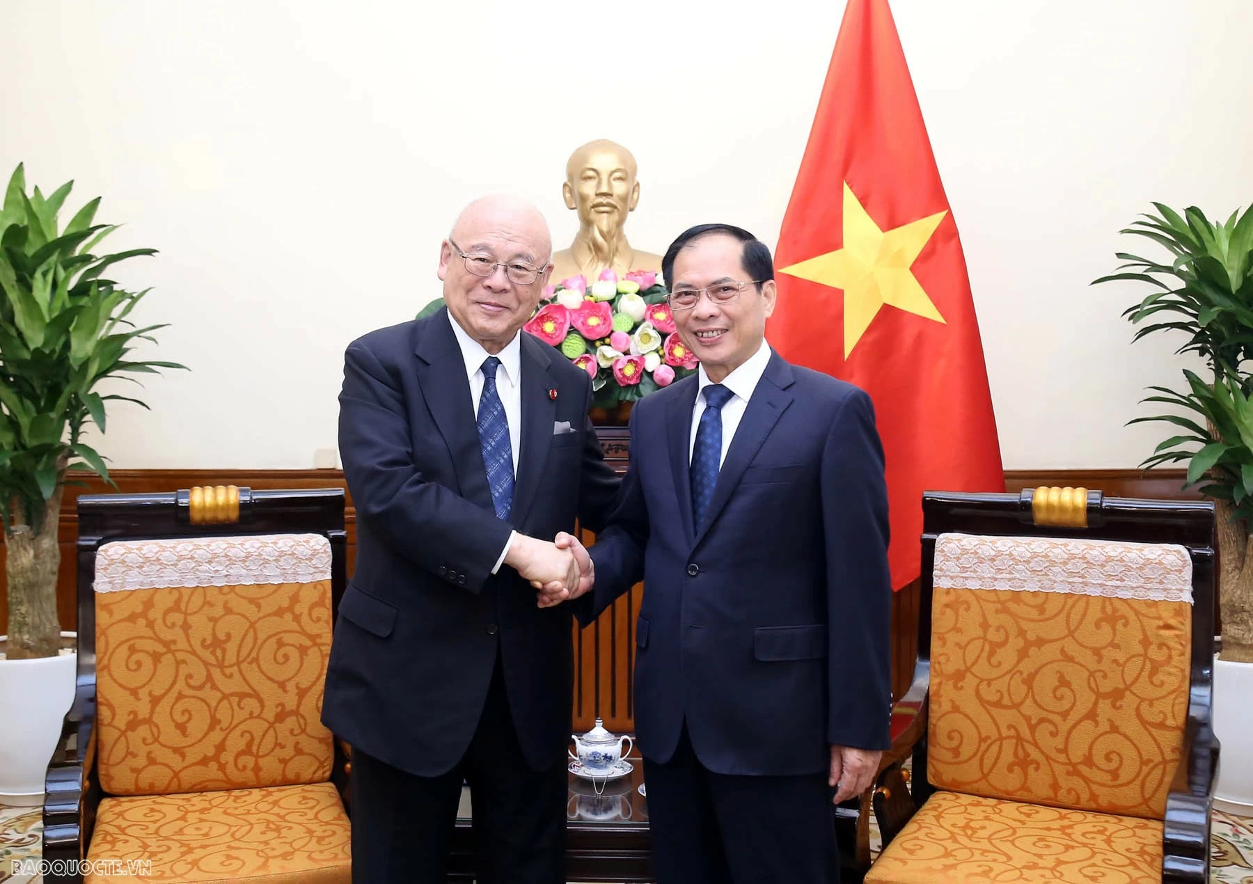 Bộ trưởng Ngoại giao Bùi Thanh Sơn tiếp Cố vấn đặc biệt Liên minh nghị sỹ hữu nghị Nhật-Việt Bộ trưởng Bùi Thanh Sơn tiếp Cố vấn đặc biệt Liên minh nghị sĩ hữu nghị Nhật-Việt