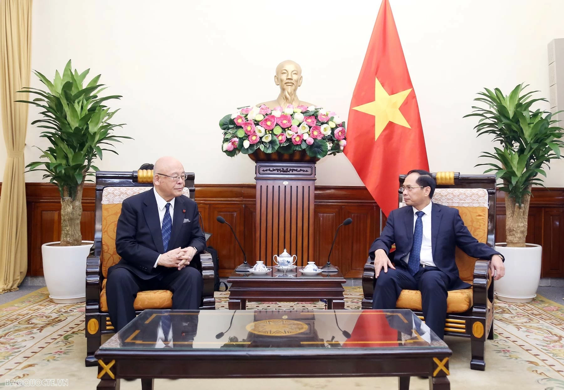 Bộ trưởng Ngoại giao Bùi Thanh Sơn tiếp Cố vấn đặc biệt Liên minh nghị sỹ hữu nghị Nhật-Việt Bộ trưởng Bùi Thanh Sơn tiếp Cố vấn đặc biệt Liên minh nghị sĩ hữu nghị Nhật-Việt