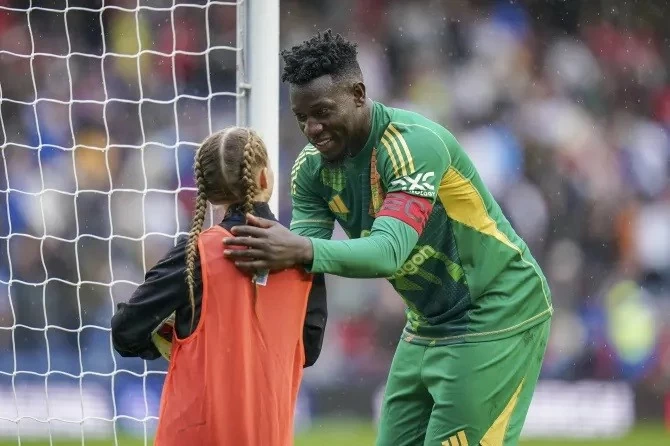 Hành động ấm áp ít người biết của Onana ở trận giao hữu MU và Rangers Hành động ấm áp ít người biết của Onana ở trận giao hữu MU và Rangers