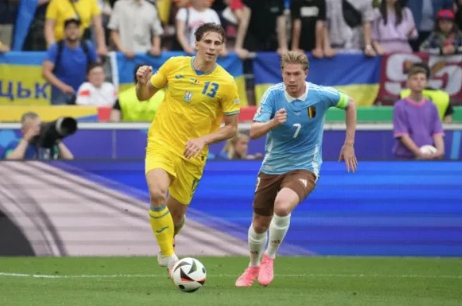 Trung vệ Zabarnyi chơi trọn vẹn các trận ở EURO 2024 cho đội tuyển Ukraine. Trung vệ Zabarnyi chơi trọn vẹn các trận ở EURO 2024 cho đội tuyển Ukraine.