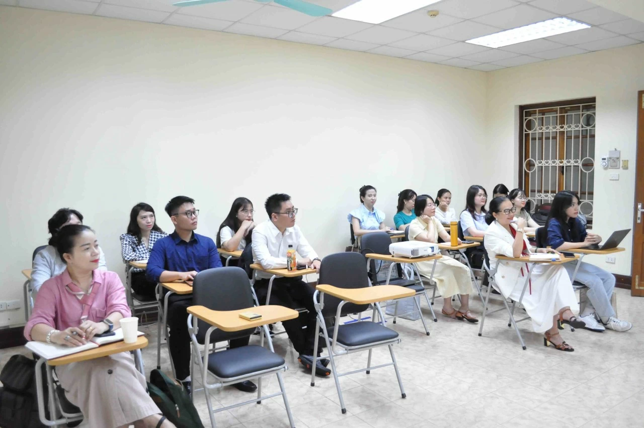 Khai giảng khóa học kỹ năng phiên dịch tiếp xúc đối ngoại dành cho cán bộ ngoại vụ địa phương Khai giảng khóa học kỹ năng phiên dịch tiếp xúc đối ngoại dành cho cán bộ ngoại vụ địa phương