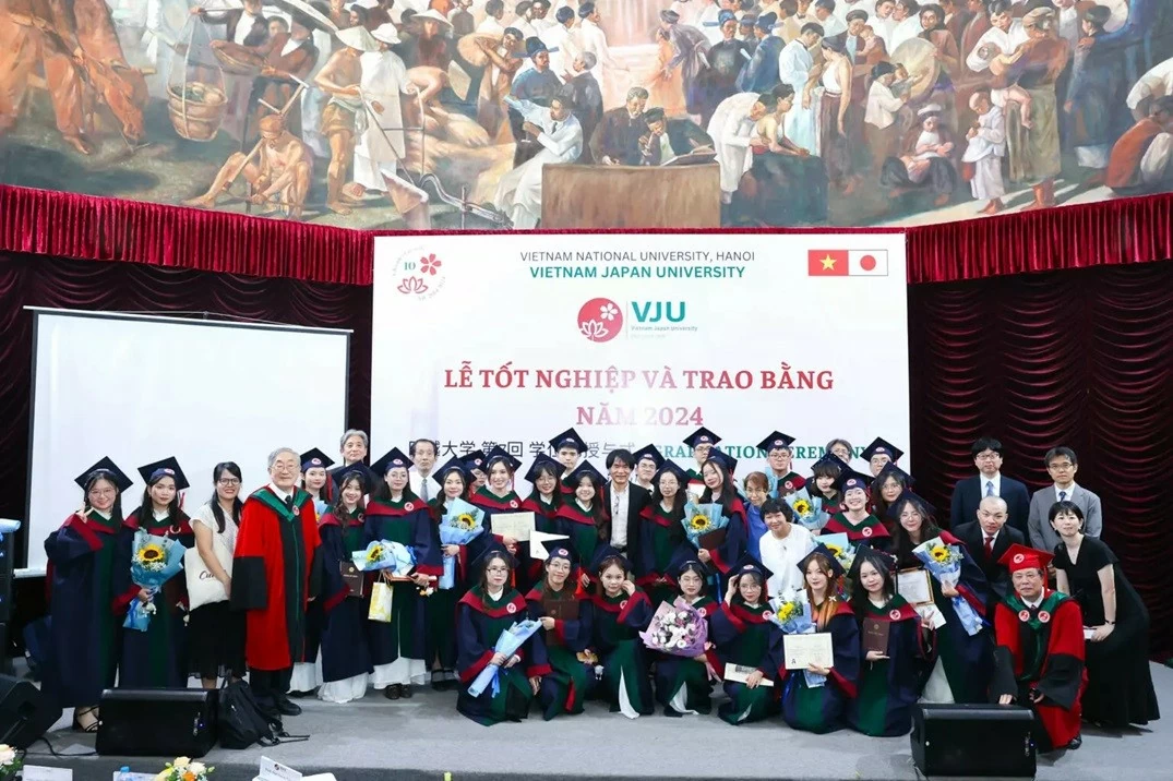 LỄ TỐT NGHIỆP VÀ TRAO BẰNG CHO SINH VIÊN VJU 2024 - Vietnam Japan University LỄ TỐT NGHIỆP VÀ TRAO BẰNG CHO SINH VIÊN VJU 2024 - Vietnam Japan University