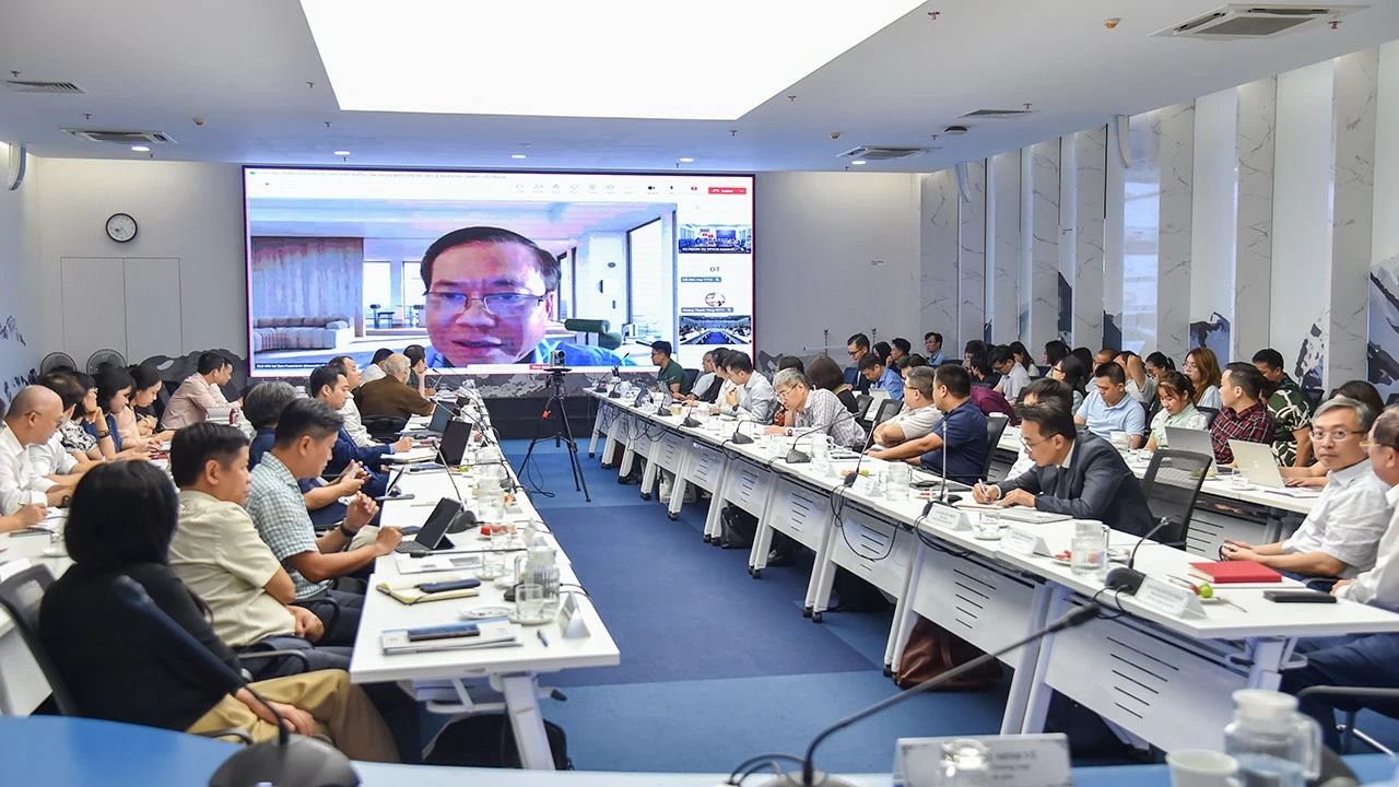 Ngày 23/7, tại Hà Nội, Thứ trưởng Thường trực Nguyễn Minh Vũ chủ trì Hội thảo ‘Xu thế phát triển công nghệ bán dẫn và trí tuệ nhân tạo, hàm ý cho ngoại giao Việt Nam’. (Ảnh: Anh Sơn) Ngoại giao Việt Nam đóng góp thúc đẩy hợp tác quốc tế phát triển công nghệ bán dẫn và AI