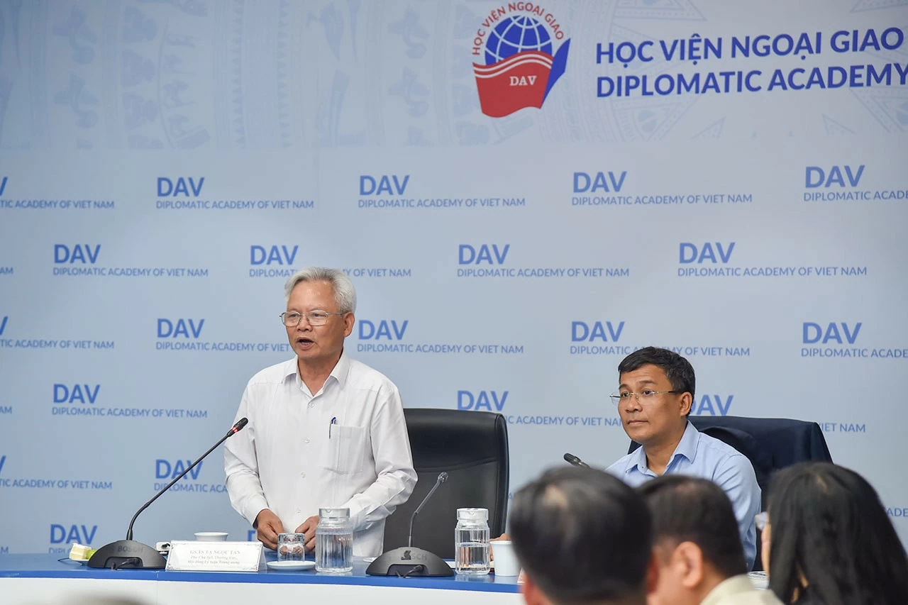 Ngoại giao Việt Nam thúc đẩy hợp tác quốc tế nhằm phát triển ngành công nghiệp bán dẫn và AI Ngoại giao Việt Nam thúc đẩy hợp tác quốc tế nhằm phát triển ngành công nghiệp bán dẫn và AI
