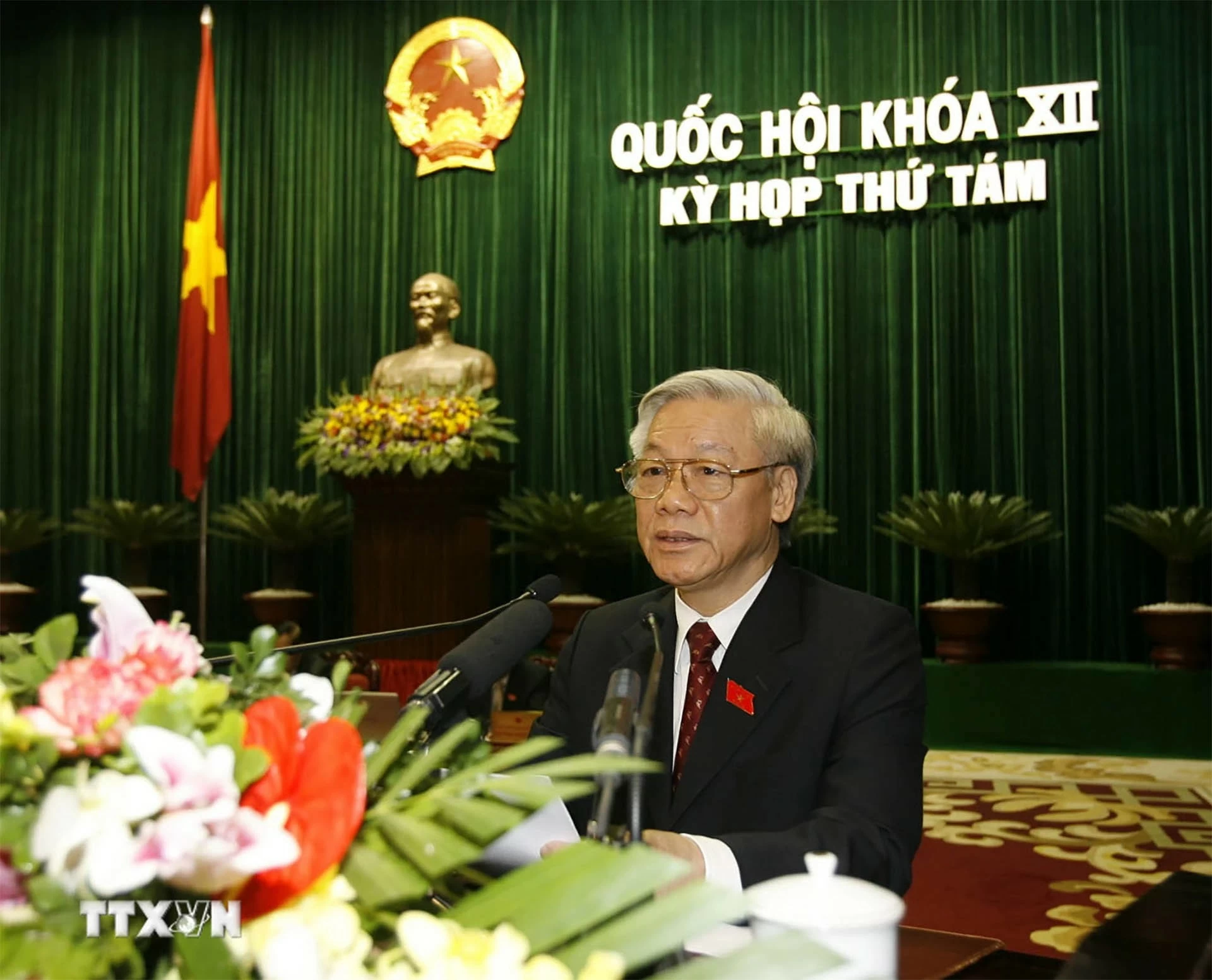 Chủ tịch Quốc hội Nguyễn Phú Trọng đọc Diễn văn bế mạc Kỳ họp thứ Tám, Quốc hội khóa XII. (Nguồn: TTXVN) Chủ tịch Quốc hội Nguyễn Phú Trọng đọc Diễn văn bế mạc Kỳ họp thứ Tám, Quốc hội khóa XII. (Nguồn: TTXVN)