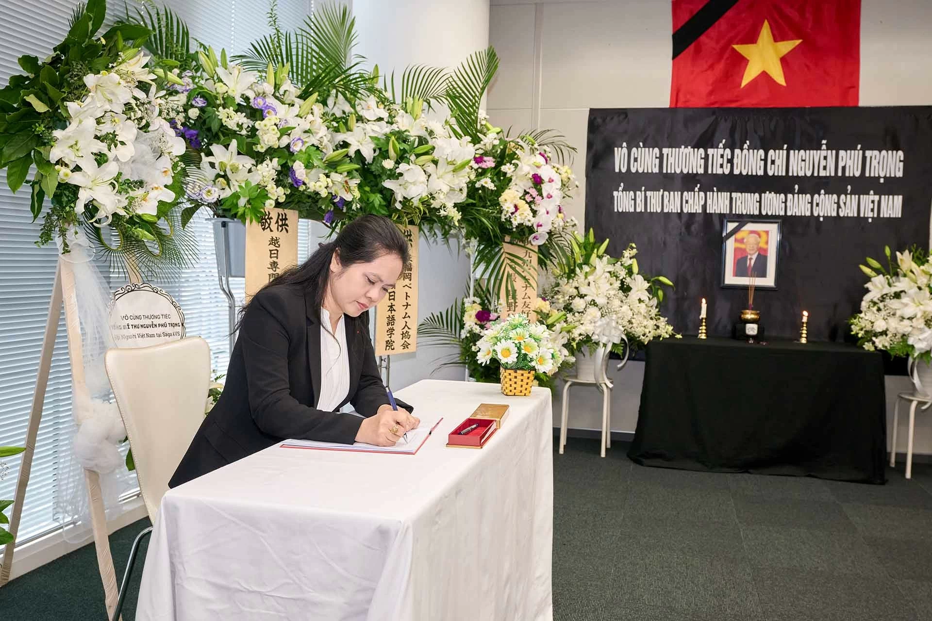 Tổng lãnh sự quán Việt Nam tại Fukuoka mở sổ tang và tổ chức Lễ viếng Tổng Bí thư Nguyễn Phú Trọng Tổng lãnh sự quán Việt Nam tại Fukuoka mở sổ tang và tổ chức Lễ viếng Tổng Bí thư Nguyễn Phú Trọng