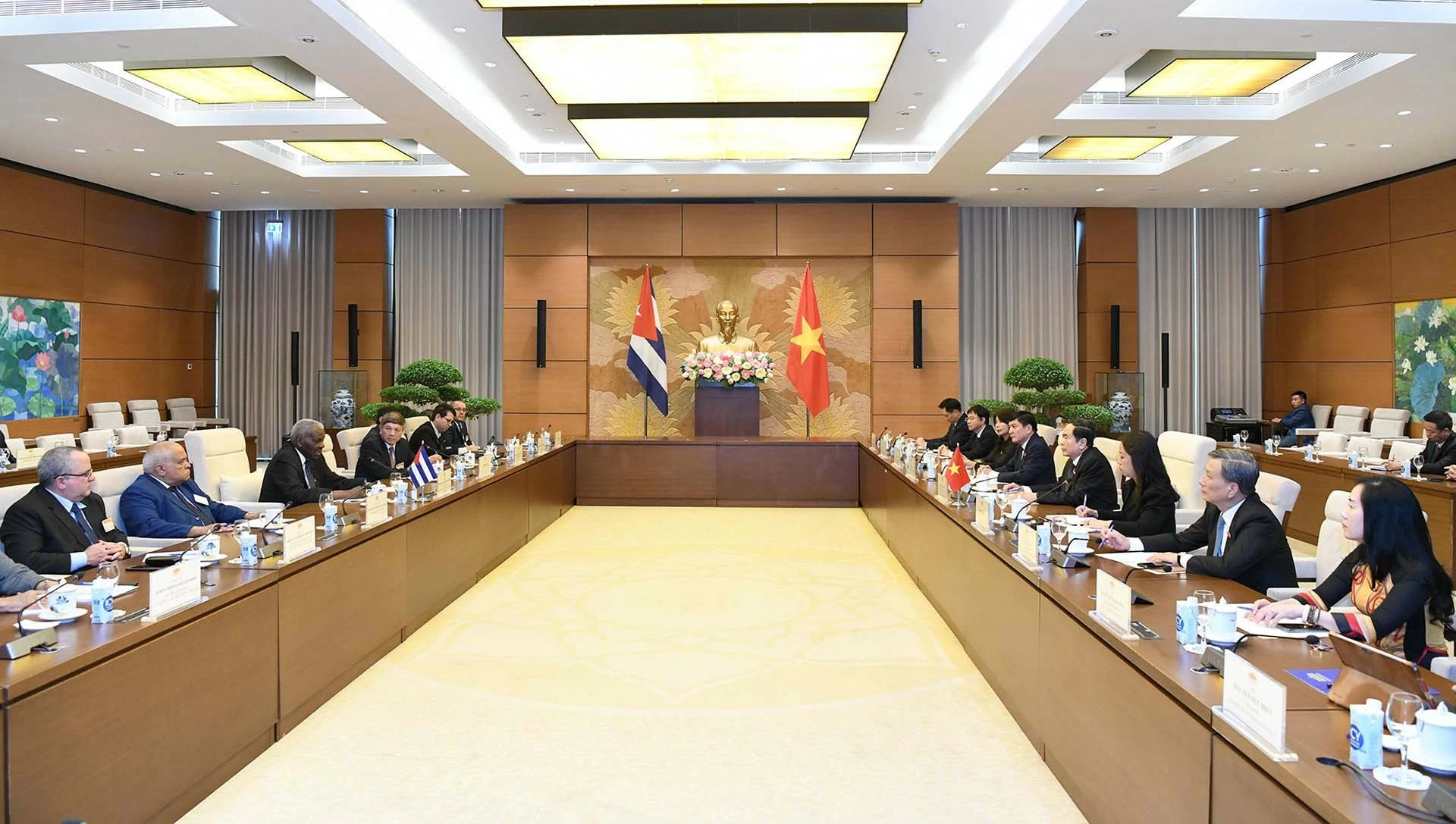 Đoàn Cuba: Tầm vóc quốc tế của Tổng Bí thư Nguyễn Phú Trọng phản ánh vị thế ngày càng cao của Việt Nam Đoàn Cuba: Tầm vóc quốc tế của Tổng Bí thư Nguyễn Phú Trọng phản ánh vị thế ngày càng cao của Việt Nam