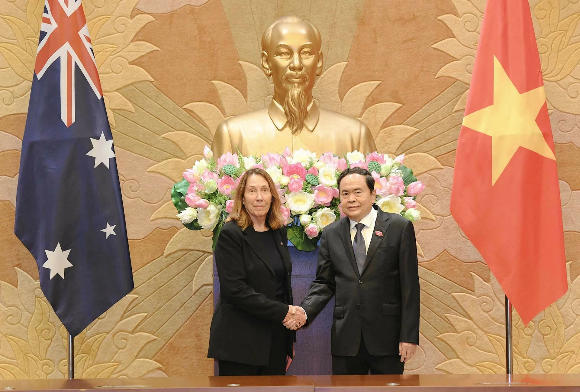 Chủ tịch Quốc hội Trần Thanh Mẫn và Chủ tịch Thượng viện Australia Sue Lines. (Nguồn: daibieunhandan.vn) Chủ tịch Quốc hội Trần Thanh Mẫn và Chủ tịch Thượng viện Australia Sue Lines. (Nguồn: daibieunhandan.vn)