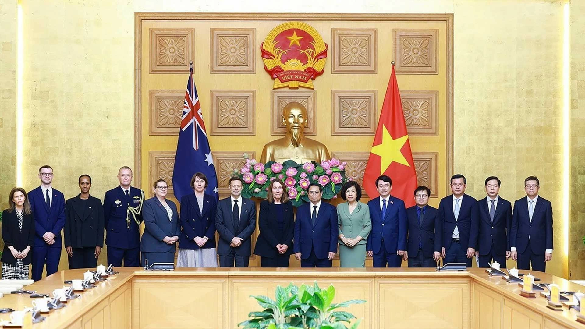 Thủ tướng Phạm Minh Chính tiếp Chủ tịch Thượng viện Australia Sue Lines và các thành viên sang dự lễ Quốc tang Tổng Bí thư Nguyễn Phú Trọng. (Nguồn: TTXVN) Thủ tướng Phạm Minh Chính tiếp Chủ tịch Thượng viện Australia Sue Lines và các thành viên sang dự lễ Quốc tang Tổng Bí thư Nguyễn Phú Trọng. (Nguồn: TTXVN)