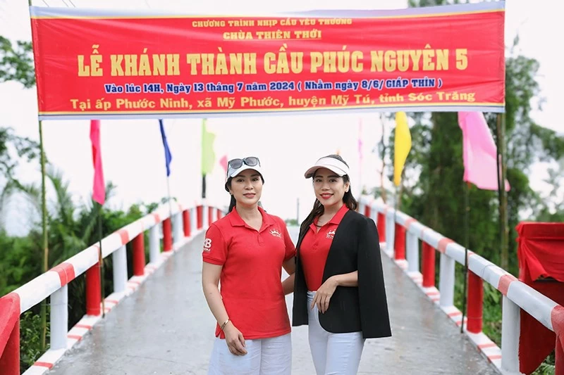 Hoa hậu Ngọc Quyên (trái) và Lê Oanh (phải) cũng cam kết sẽ đồng hành cùng các hoạt động cộng đồng khi ban tổ chức phát động. Hoa hậu Ngọc Quyên (trái) và Lê Oanh (phải) cũng cam kết sẽ đồng hành cùng các hoạt động cộng đồng khi ban tổ chức phát động.