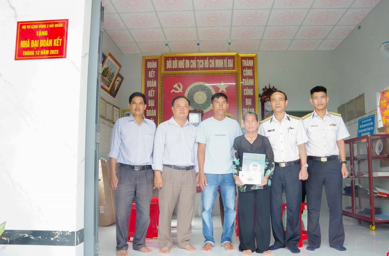 Lữ đoàn 127 gặp mặt, tặng quà thân nhân thương binh, bệnh binh Lữ đoàn 127 gặp mặt, tặng quà thân nhân thương binh, bệnh binh