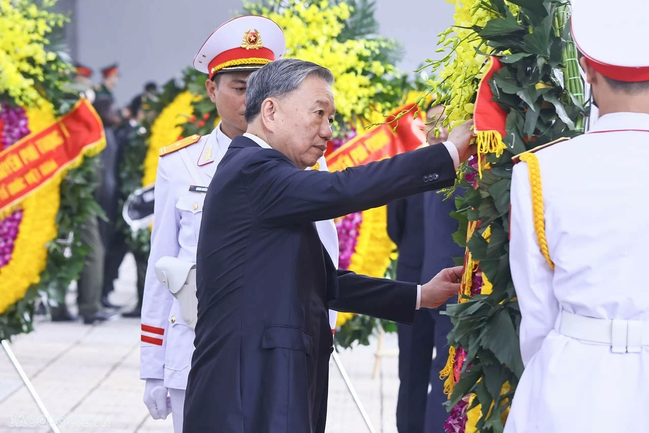 Trực tiếp: Toàn cảnh Lễ viếng Tổng Bí thư Nguyễn Phú Trọng sáng ngày 25/7 Trực tiếp: Toàn cảnh Lễ viếng Tổng Bí thư Nguyễn Phú Trọng sáng ngày 25/7