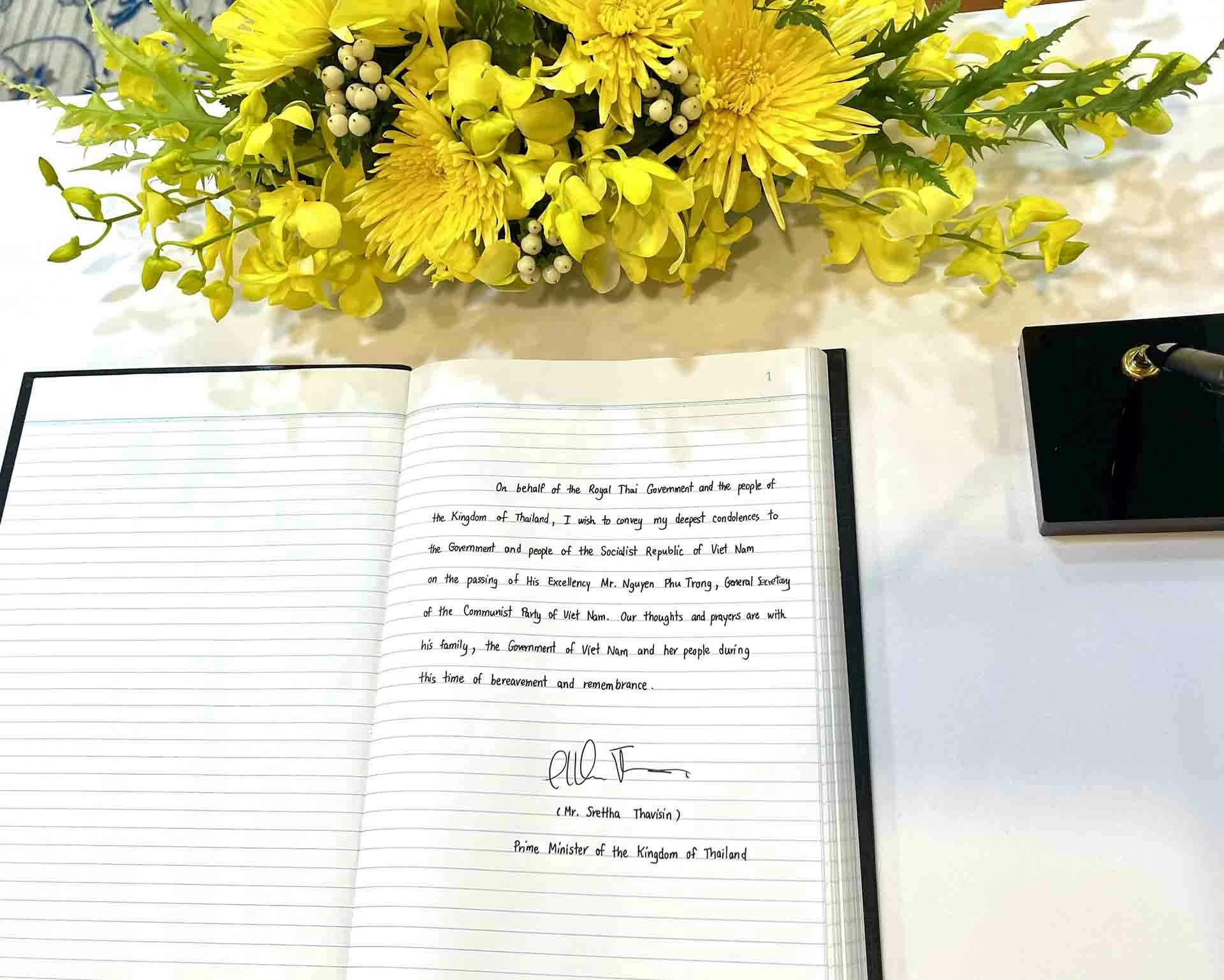 Thủ tướng Thái Lan Srettha Thavisin đến viếng Tổng Bí thư Nguyễn Phú Trọng Thủ tướng Thái Lan Srettha Thavisin đến viếng Tổng Bí thư Nguyễn Phú Trọng