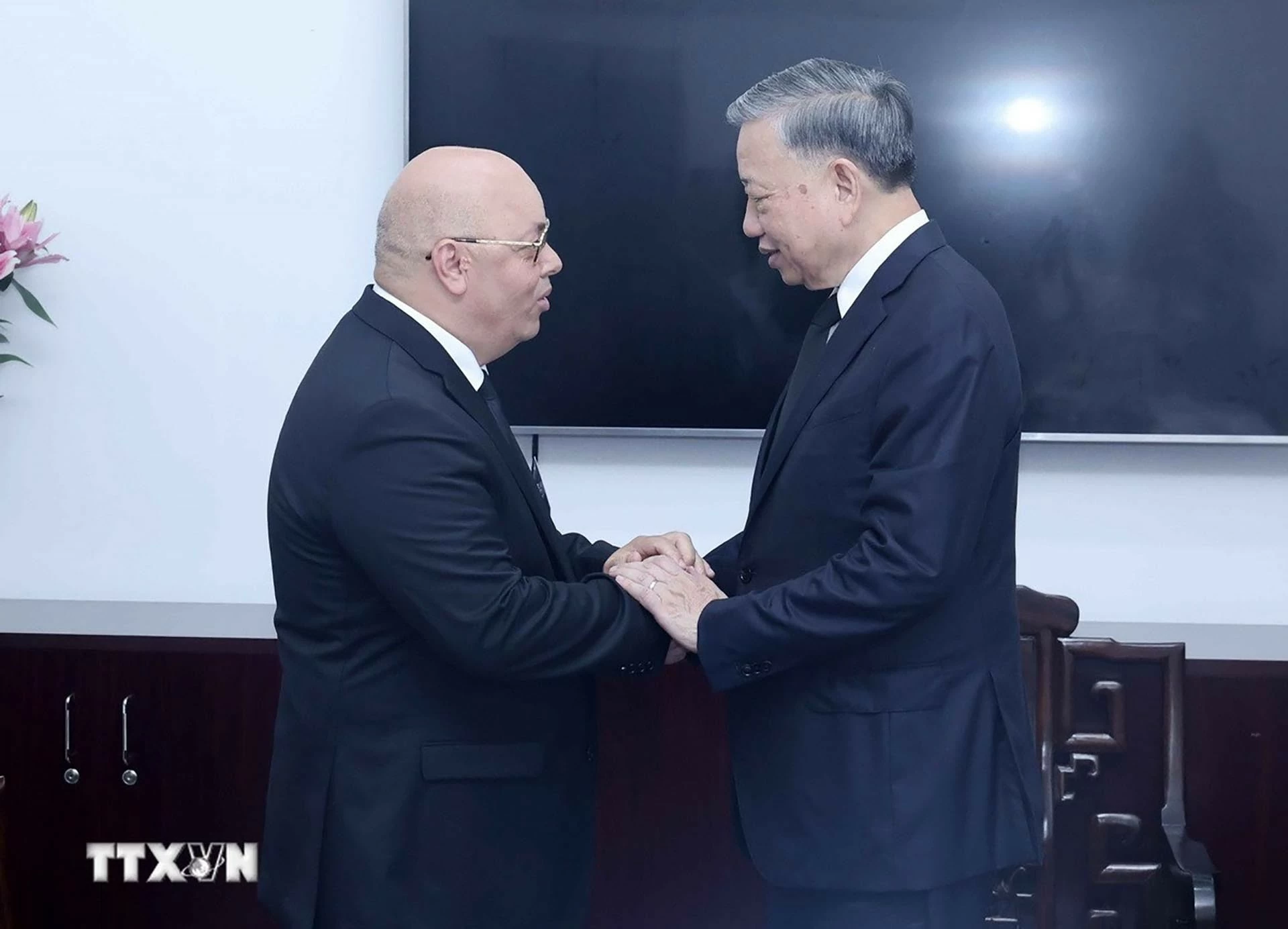 Chủ tịch nước Tô Lâm tiếp Bộ trưởng Bộ Cựu chiến binh và người có công Algeria Chủ tịch nước Tô Lâm tiếp Bộ trưởng Bộ Cựu chiến binh và người có công Algeria