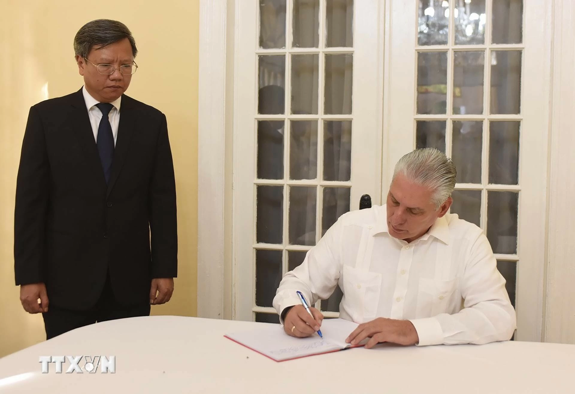Đại sứ quán Việt Nam tại Cuba chức Lễ viếng Tổng Bí thư Nguyễn Phú Trọng Đại sứ quán Việt Nam tại Cuba chức Lễ viếng Tổng Bí thư Nguyễn Phú Trọng