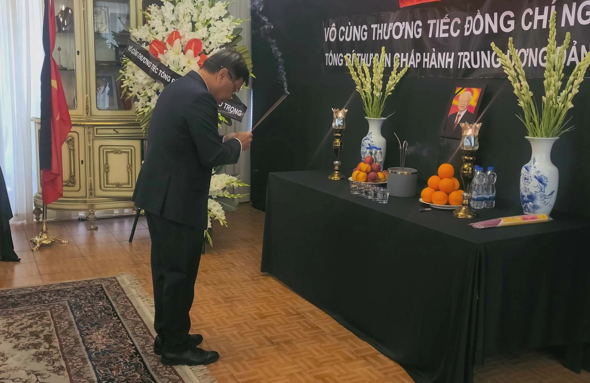 Đại sứ quán Việt Nam tại Iran tổ chức Lễ viếng Tổng Bí thư Nguyễn Phú Trọng Đại sứ quán Việt Nam tại Iran tổ chức Lễ viếng Tổng Bí thư Nguyễn Phú Trọng