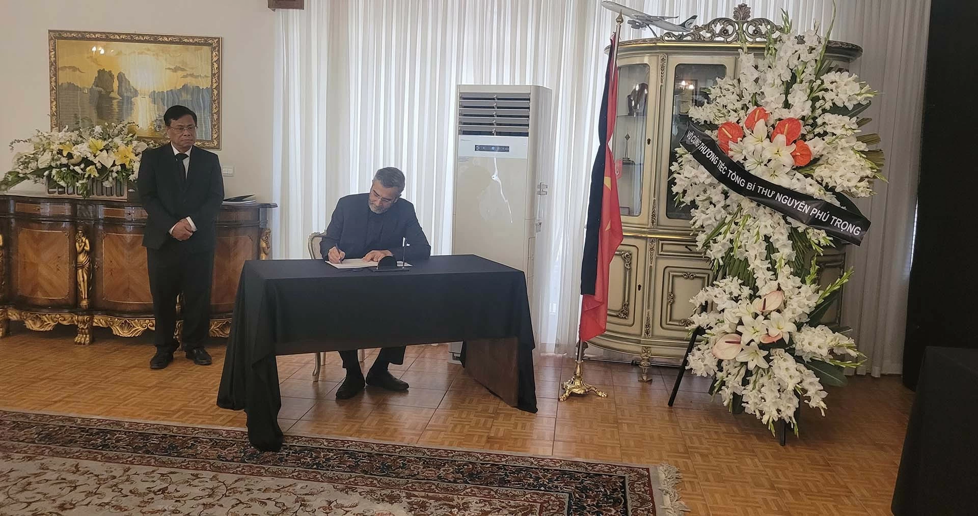 Đại sứ quán Việt Nam tại Iran tổ chức Lễ viếng Tổng Bí thư Nguyễn Phú Trọng Đại sứ quán Việt Nam tại Iran tổ chức Lễ viếng Tổng Bí thư Nguyễn Phú Trọng