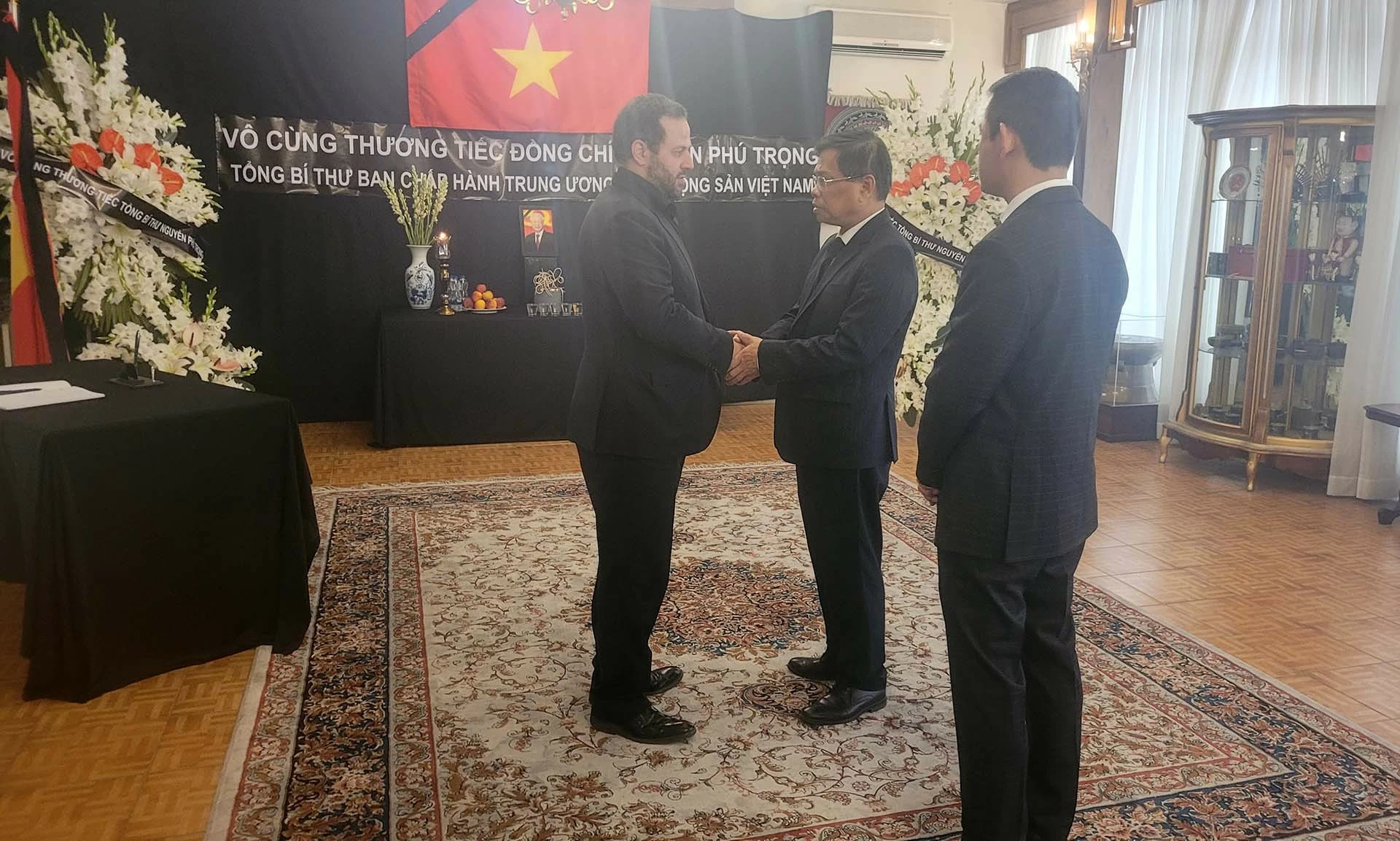 Đại sứ quán Việt Nam tại Iran tổ chức Lễ viếng Tổng Bí thư Nguyễn Phú Trọng Đại sứ quán Việt Nam tại Iran tổ chức Lễ viếng Tổng Bí thư Nguyễn Phú Trọng
