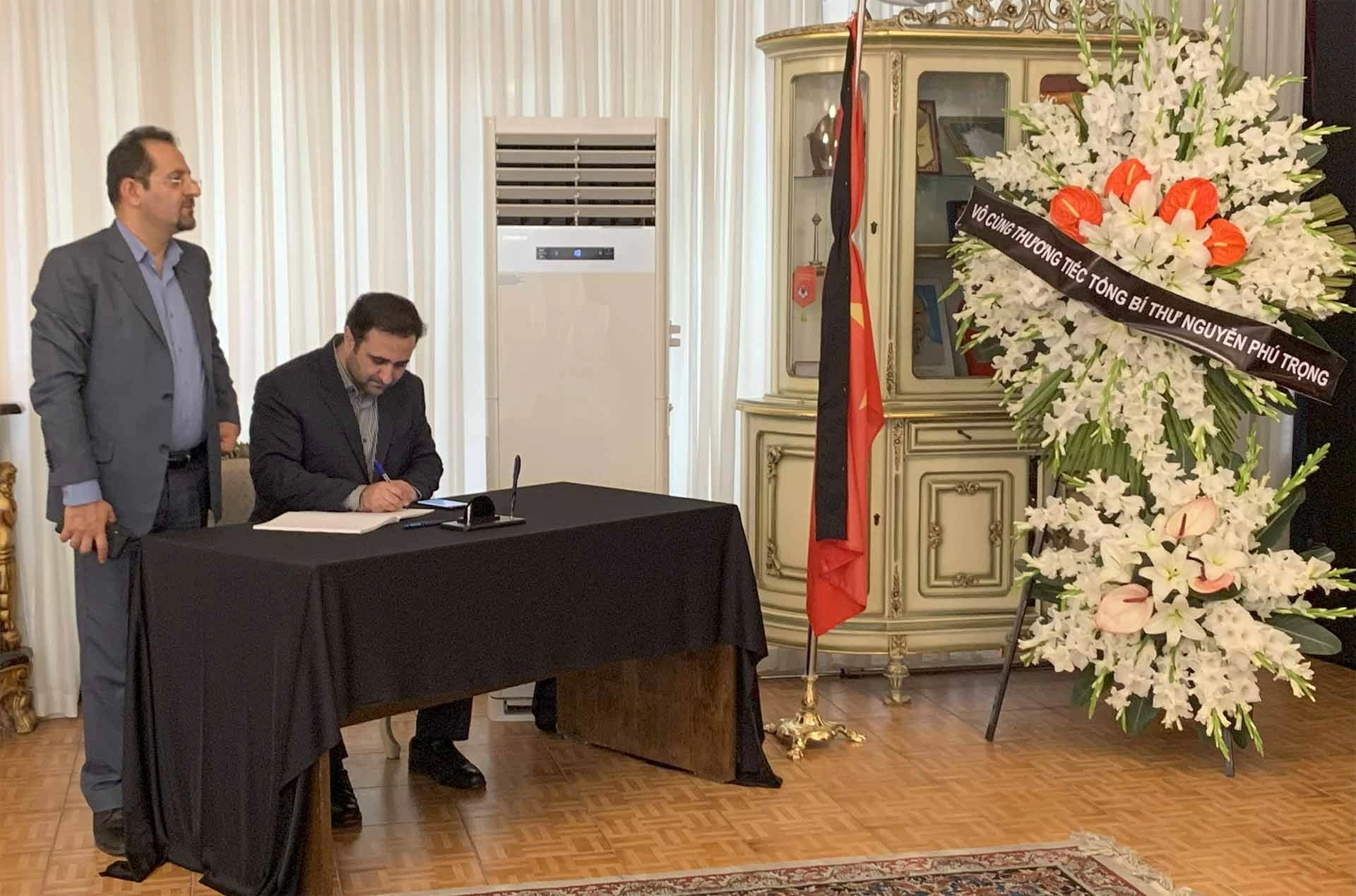 Đại sứ quán Việt Nam tại Iran tổ chức Lễ viếng Tổng Bí thư Nguyễn Phú Trọng Đại sứ quán Việt Nam tại Iran tổ chức Lễ viếng Tổng Bí thư Nguyễn Phú Trọng